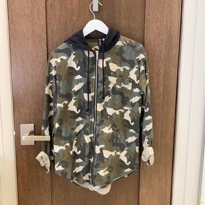 Camo zip up thin sweater